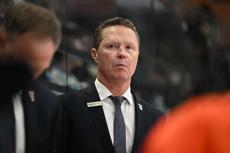 Mike Stewart wird kurz vor Ende der Hauptrunde entlassen. Mike Stewart wird kurz vor Ende der Hauptrunde entlassen.