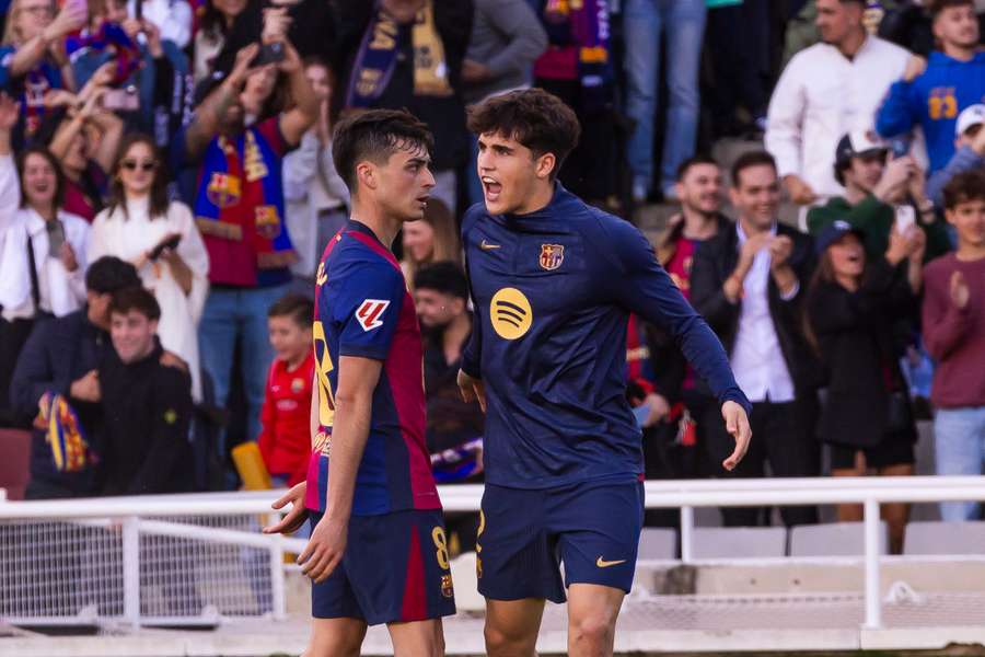 Pedri e Cubarsí festejam pelo Barcelona