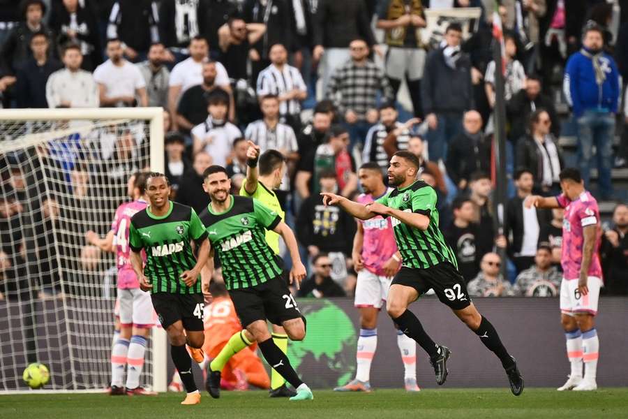 Serie A, un tiro di Defrel su errore di Fagioli affonda la Juve al Mapei Stadium