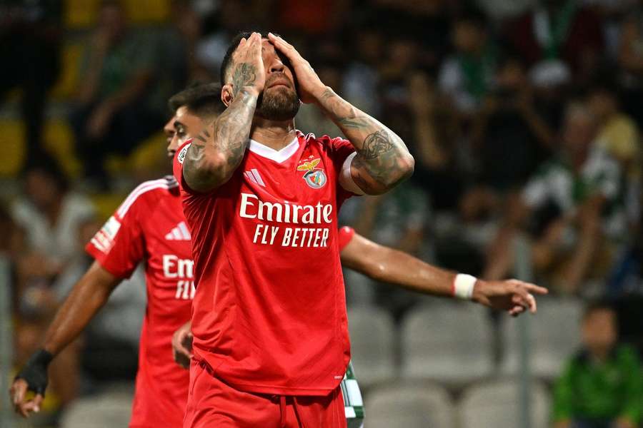 Otamendi ao serviço da equipa do Benfica