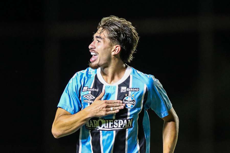 Pedro Gabriel fez um golaço em Grêmio 4x1 América-RN