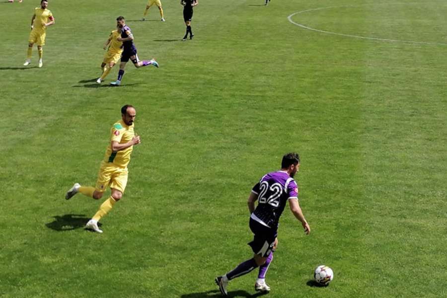 FC Argeș a câștigat la Mioveni duelul ultimelor clasate și a urcat pe loc de baraj