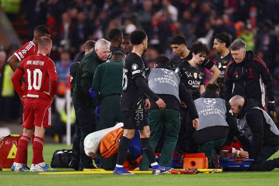 Ekitike konnte das Spielfeld nicht selbst verlassen