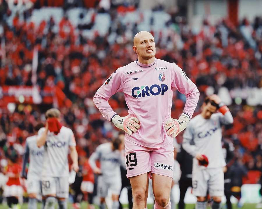 Brodersen com a camisa do Okayama Brodersen com a camisa do Okayama