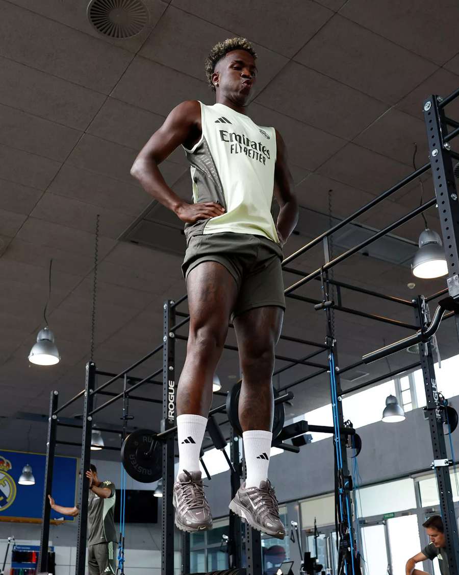 Vinicius já treina no ginásio de Valdebebas