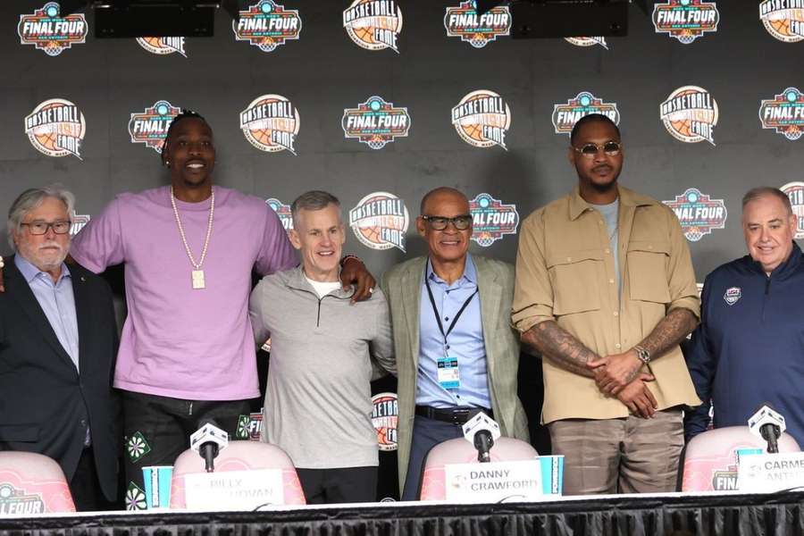 Carmelo Anthony posa junto a, entre otros, Dwight Howard.