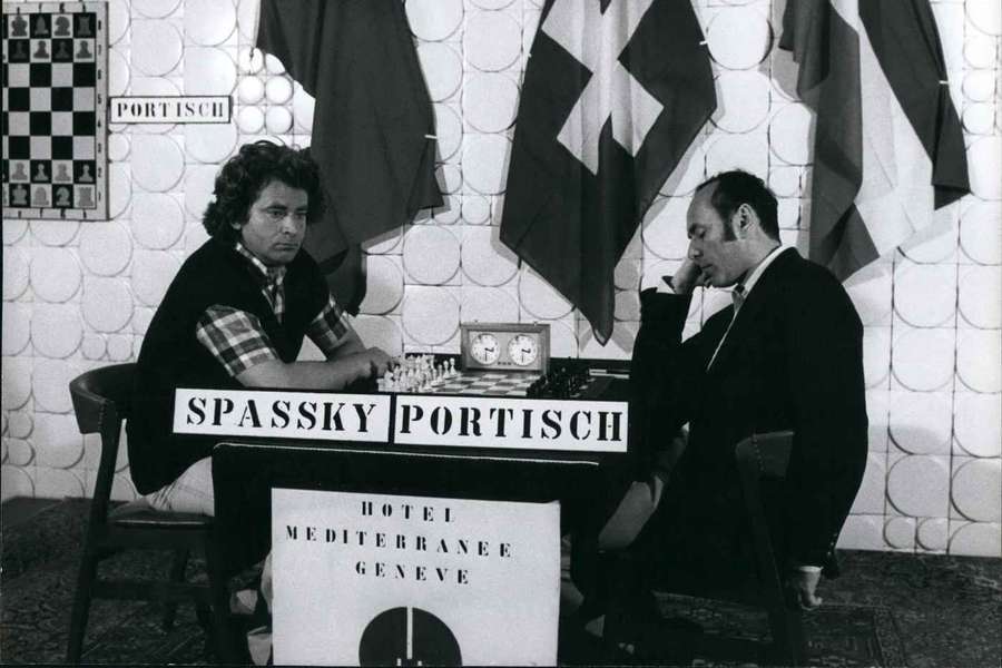 Spasski (l.) bei der Schach-WM 1977