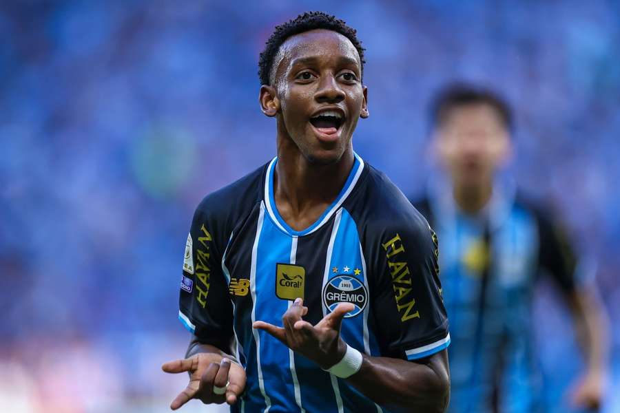 Gabriel Mec fez primeiro gol como profissional em Grêmio x Coritiba