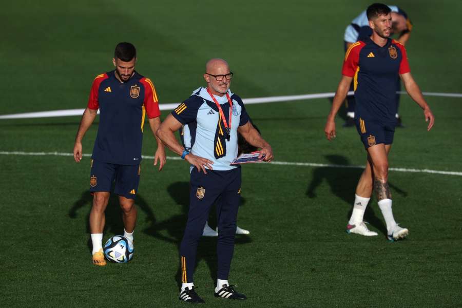 De la Fuente, em treino com a Espanha De la Fuente, em treino com a Espanha