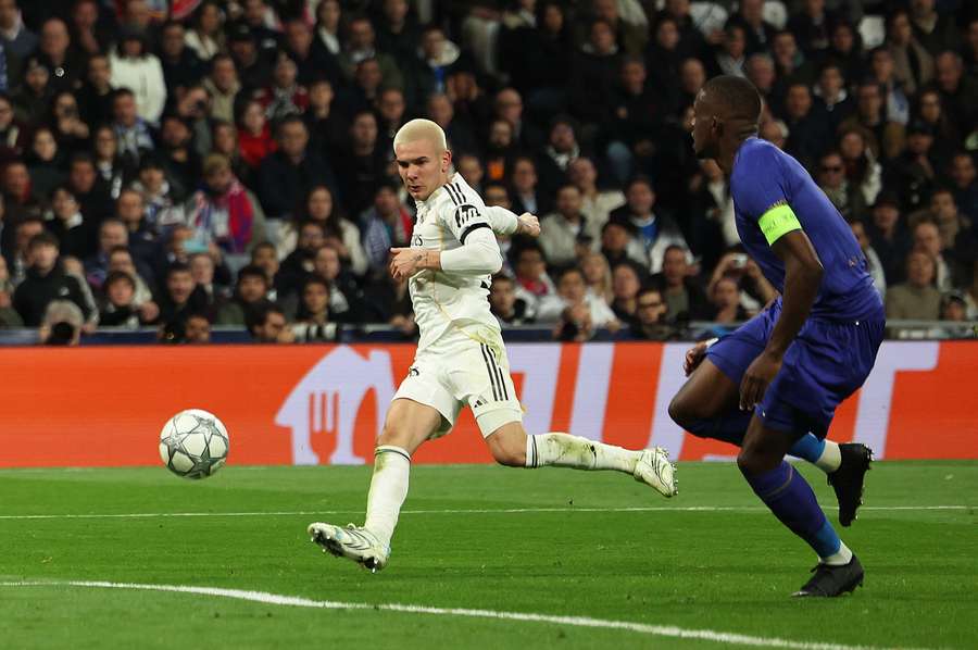 Mastantuono, en un partido de Champions con el Real Madrid