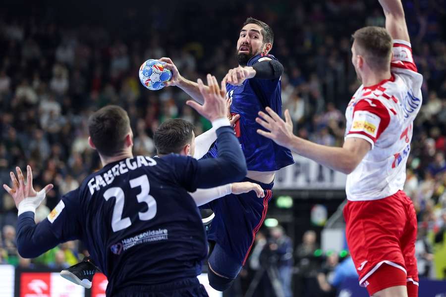 Mit vollem Einsatz holte sich Nikola Karabatic (Hintergrund) den Rekord.