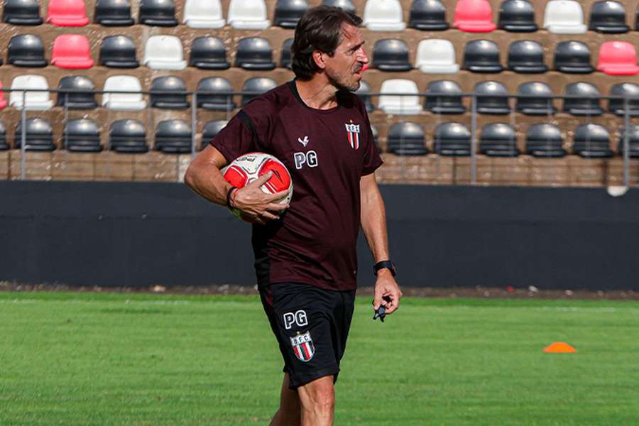 Paulo Gomes prepara duelo com o Palmeiras, de Abel Ferreira