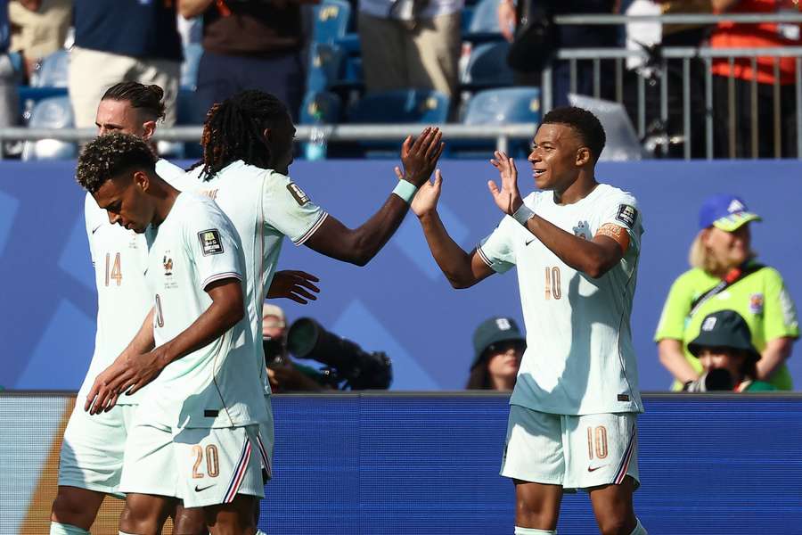 Mbappé zapsal gól a nahrávku. Mbappé zapsal gól a nahrávku.