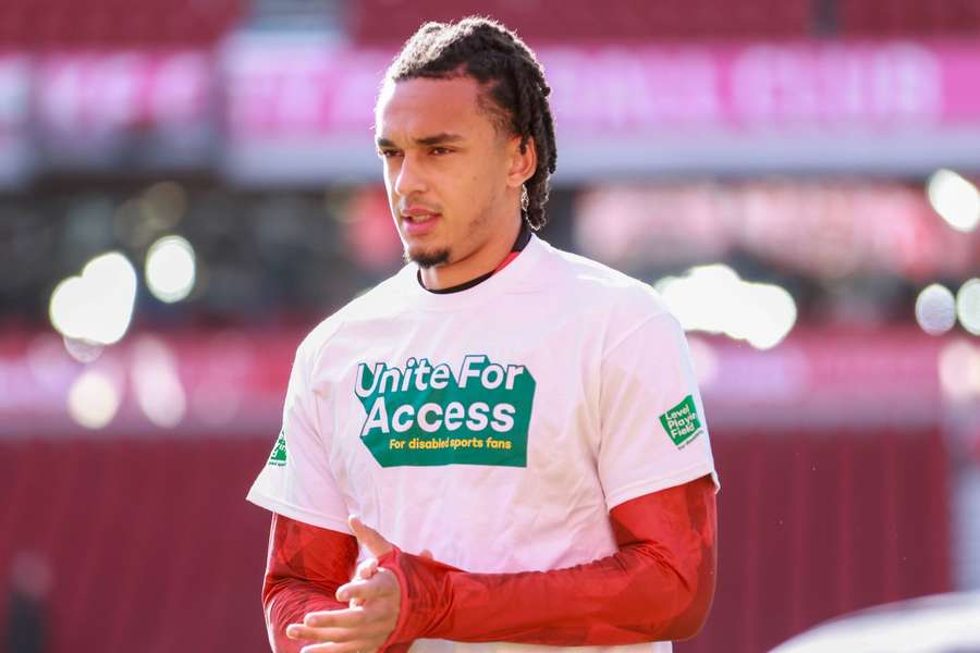 Wales fail to lure Phillips into World Cup play-off squad