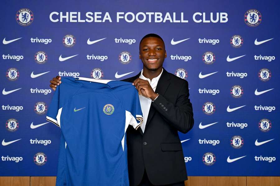 Chelsea anuncia contratação de Moisés Caicedo até 2031