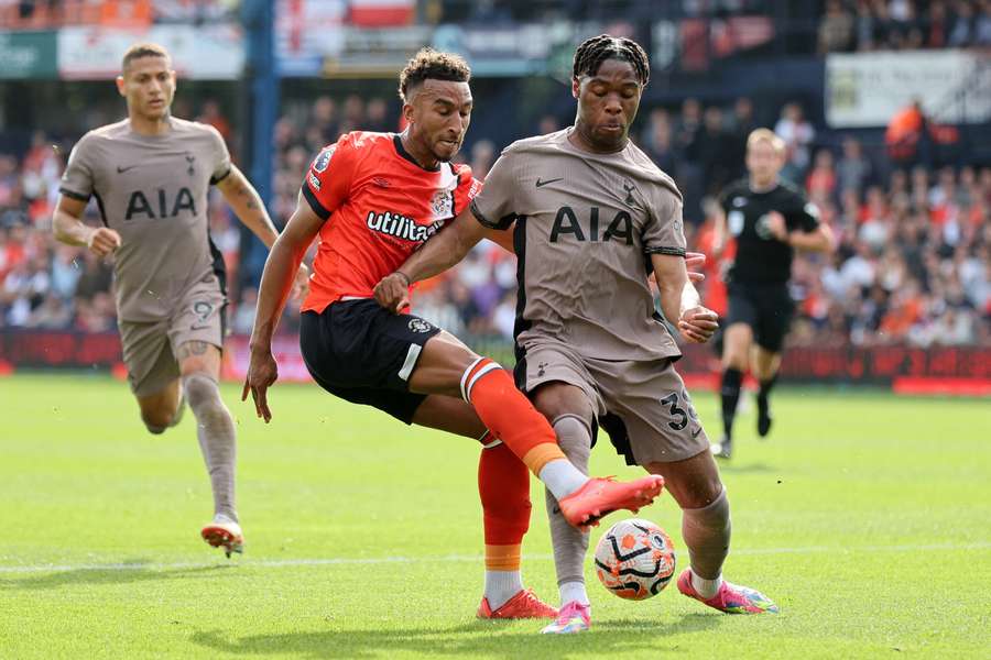 Ten-man Tottenham Hotspur secured a narrow 1-0 victory over Luton Town at Kenilworth Road