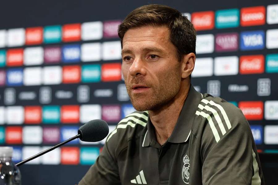 Xabi Alonso em conferência de imprensa antes da estreia no Campeonato do Mundo