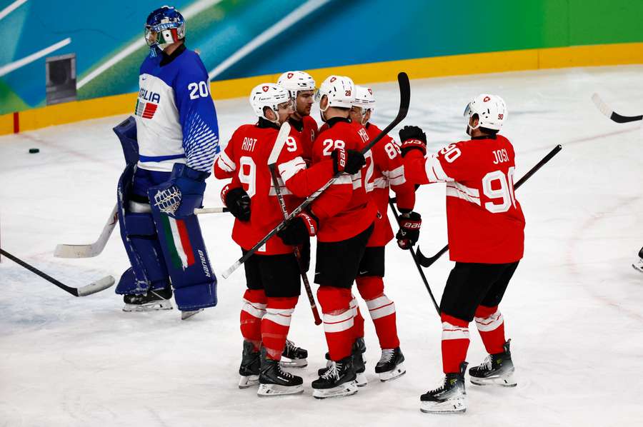 Švajčiarsko postupuje do štvrťfinále.