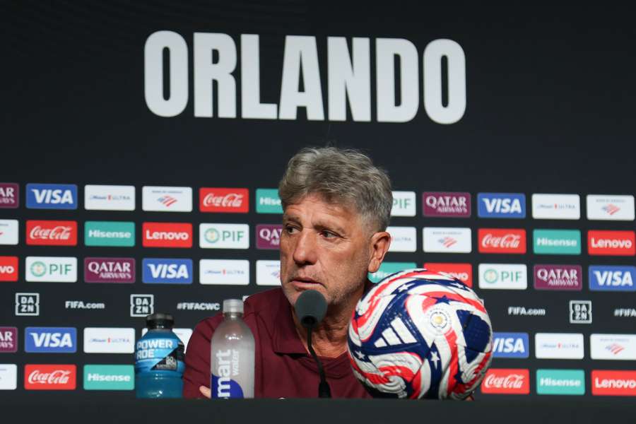 Renato Portaluppi durante entrevista coletiva em Orlando
