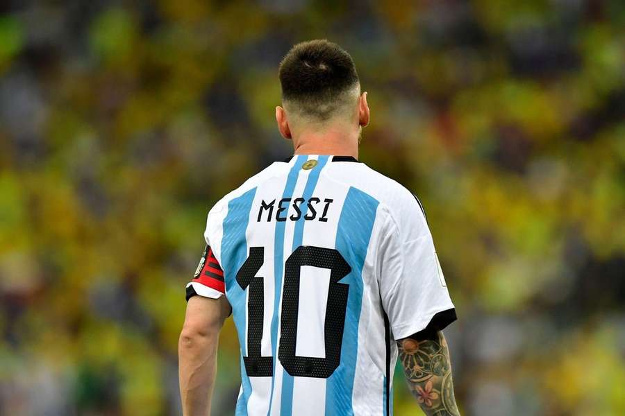 O equipamento de Messi durante o tri da Argentina vale milhões