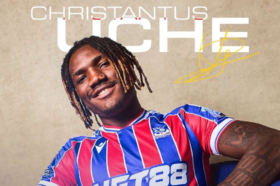 Uche, sonriente con su nueva camiseta del Crystal Palace