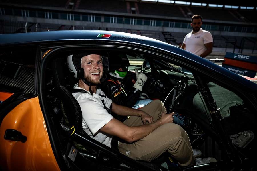 Morten Hjulmand no McLaren de José Cautela