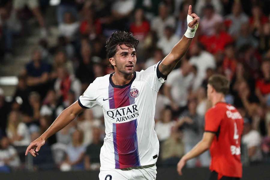 Bis de Ferran Torres acabou por evitar desaire do PSG