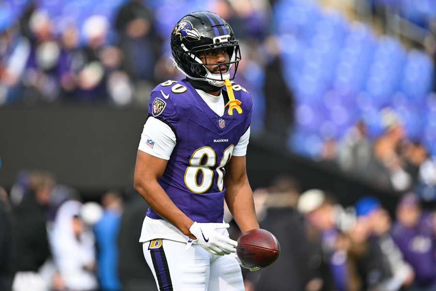 Isaiah Likely warms up before a game