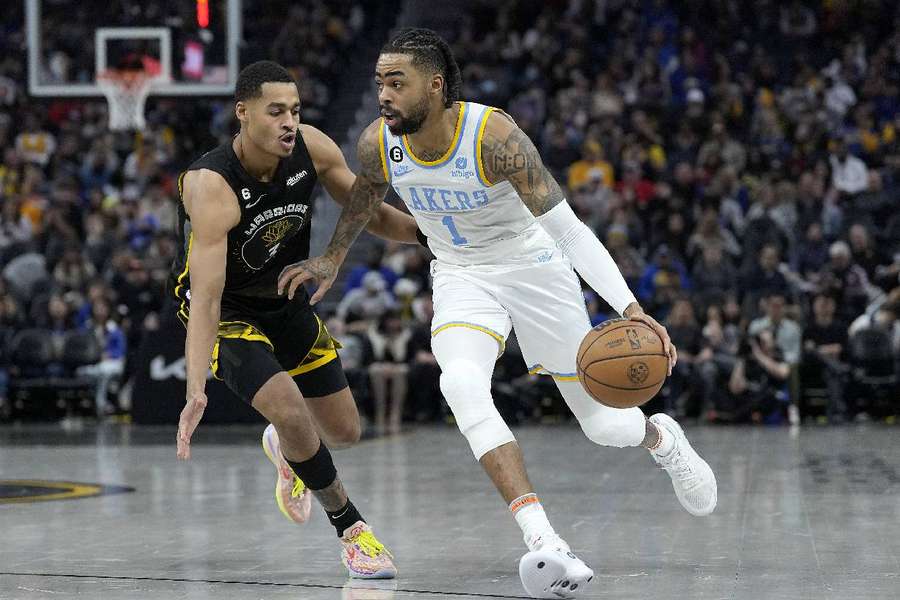 D'Angelo Russell anotou 15 pontos em sua reestreia pelos Lakers