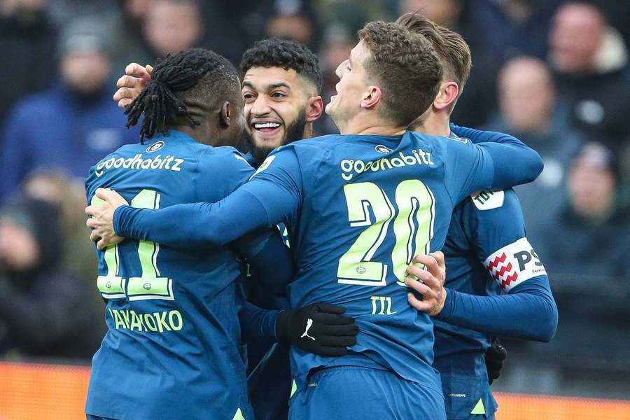 PSV'ers vieren de openingstreffer in De Kuip