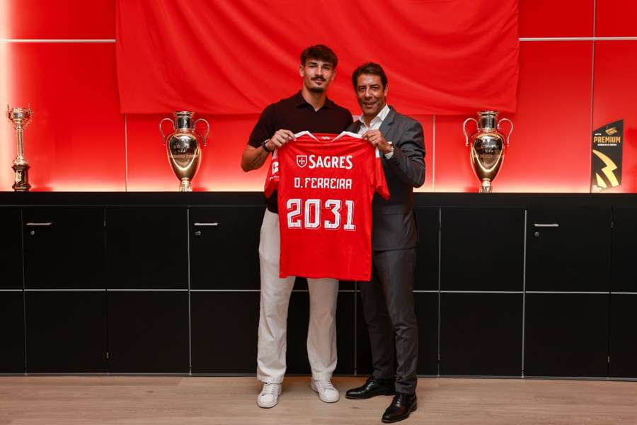 Diogo Ferreira renova pelo Benfica Diogo Ferreira renova pelo Benfica