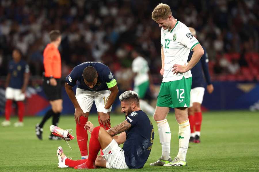 Giroud se machucou em duelo com a Irlanda, pelas Eliminatórias