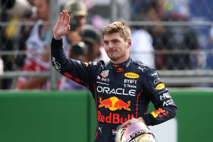 Verstappen on pole in Mexico and chasing F1 record, Mercedes targeting first victory