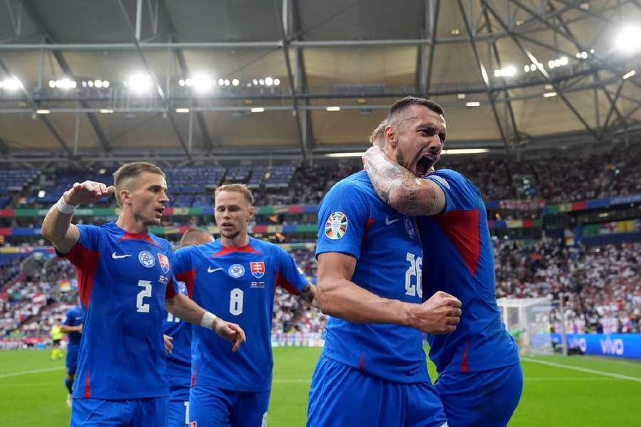 Schranz et la Slovaquie célèbrent le match contre l'Angleterre