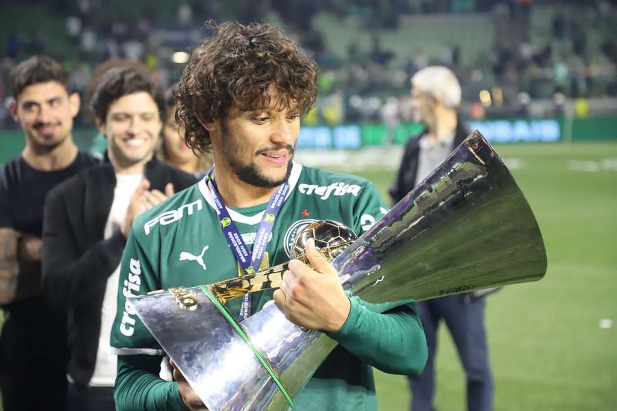 Em 2022, foram 49 jogos, 10 gols e 13 assistências de Scarpa pelo Palmeiras