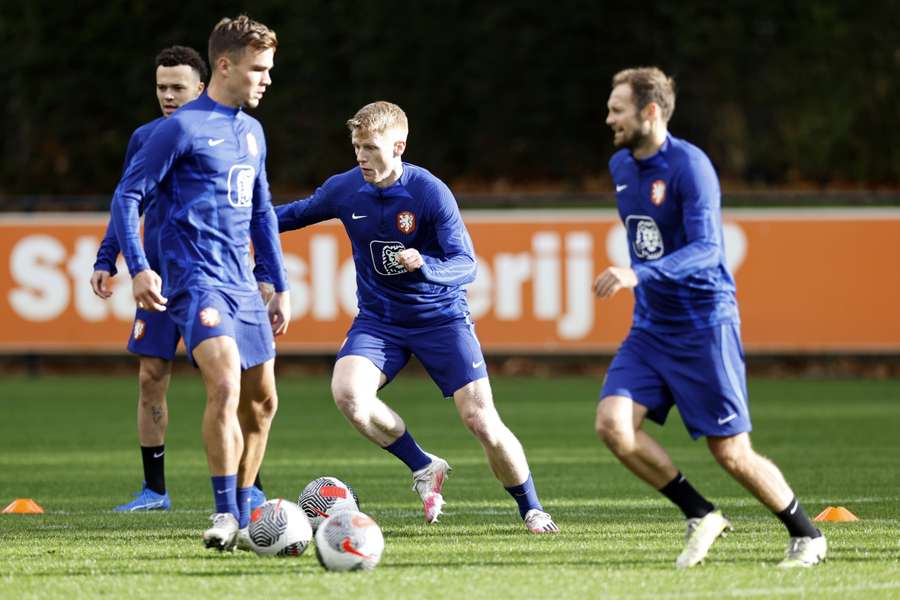 Schouten op de training van Oranje