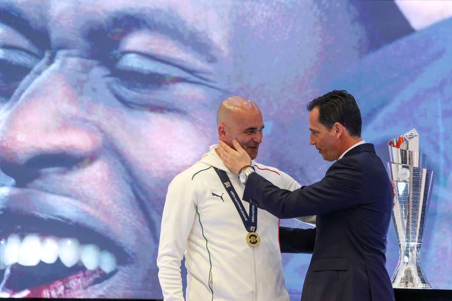 Roberto Martínez al lado de Pedro Proença Roberto Martínez al lado de Pedro Proença