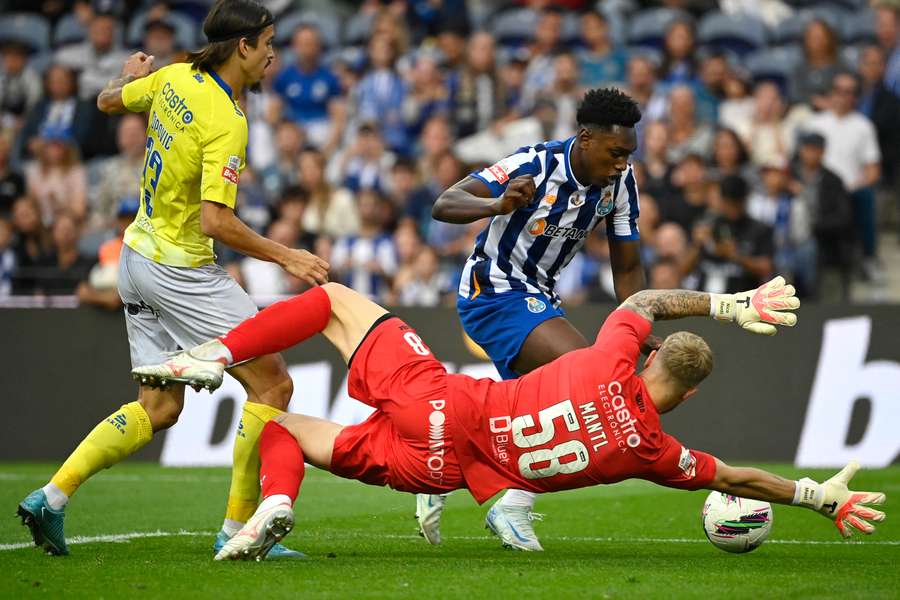 Popovic no lance do golo de Samu