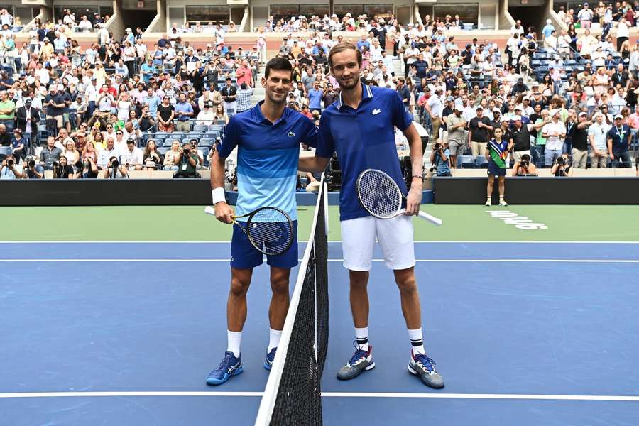 Novak Djokovic en Daniil Medvedev voorafgaand aan de US Open-finale van 2021