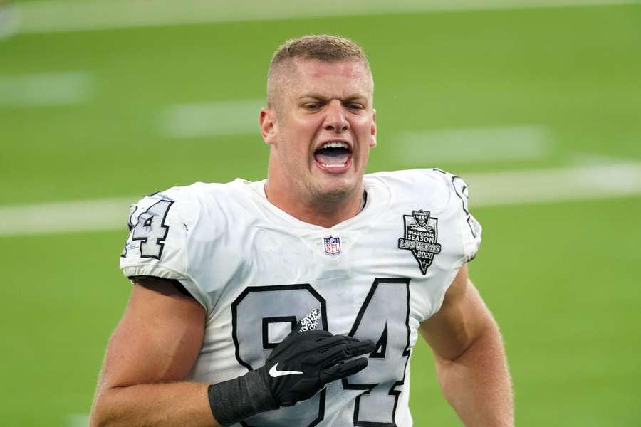 Tampa Bay Buccaneers agree one-year deal with defensive end Carl Nassib