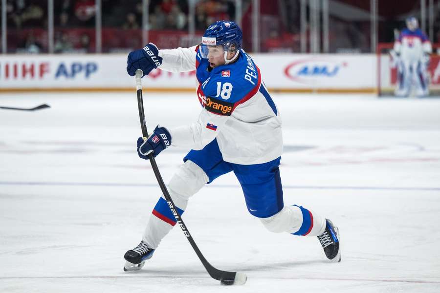 Pekarčík oslavuje titul v kanadskej juniorskej súťaži QMJHL.