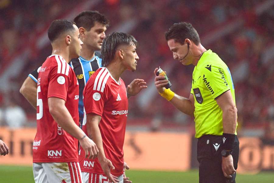 Internacional e Grêmio proporcionaram mais um clássico tenso e sem gols