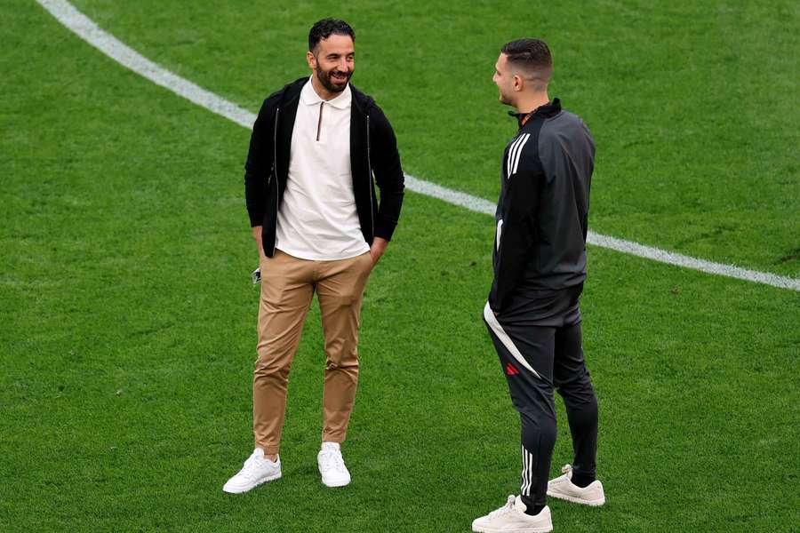 Ruben Amorim no relvado em Bilbau com Diogo Dalot