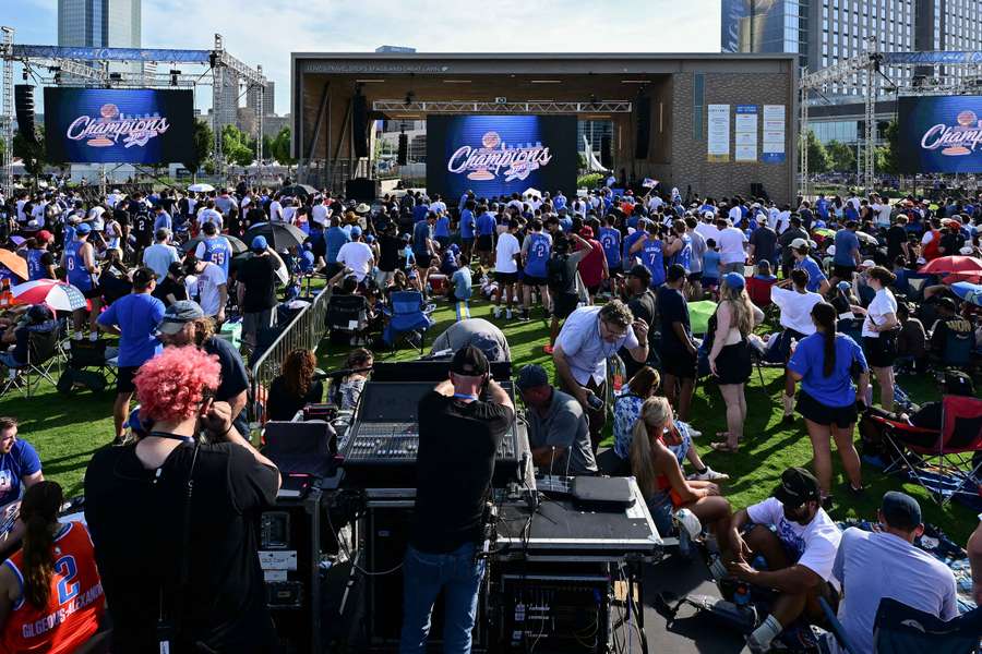 Thunder-Fans im Scissortail Park.