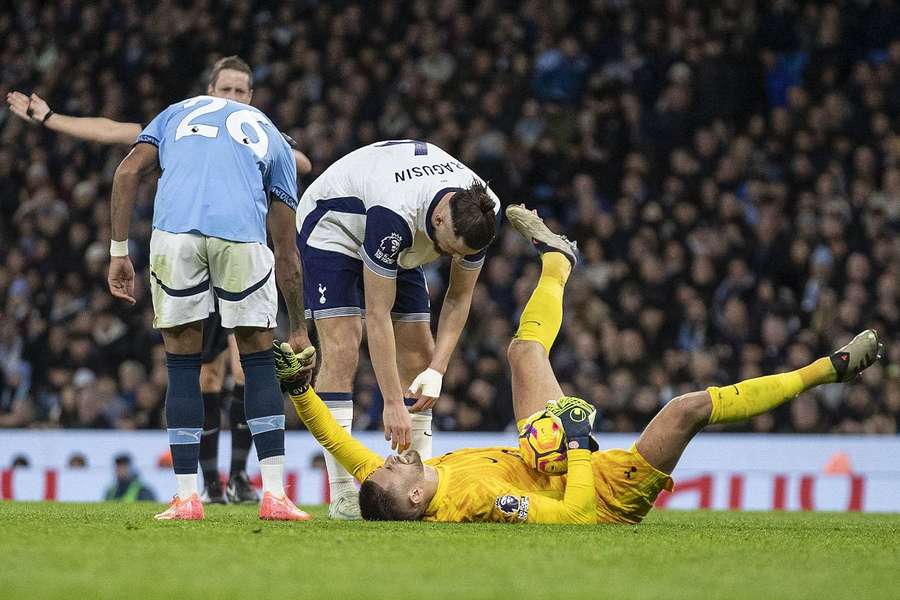 Tottenham est privé de son gardien Vicario opéré d'une cheville ce lundi. 