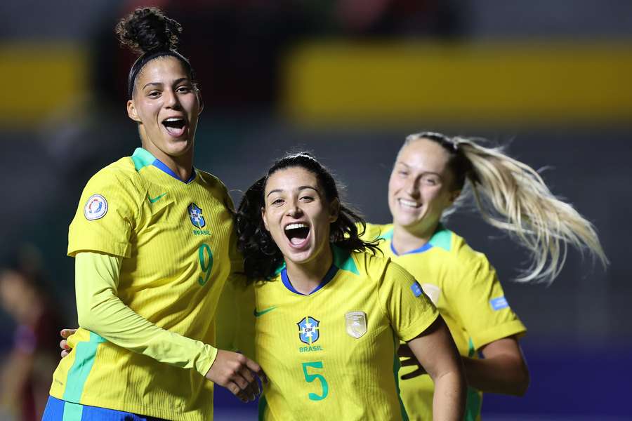 Duda Sampaio fez o gol que sacramentou a vitória da Seleção feminina