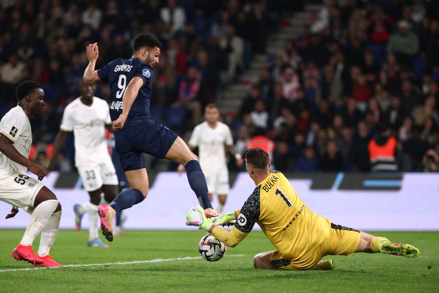 Marcin Bułka błyszczał w Paryżu, Nicea pierwszym pogromcą PSG w Ligue 1