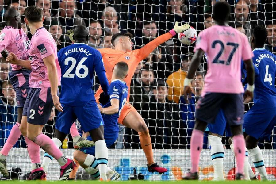 Chelsea geeft twee keer een voorsprong weg tegen Everton