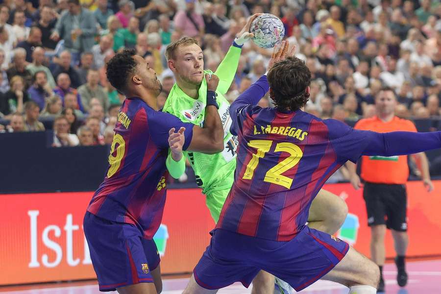 Gidsel (m.) erzielte im Finale gegen Barcelona acht Tore, scheiterte aber auch immer wieder an Nielsen