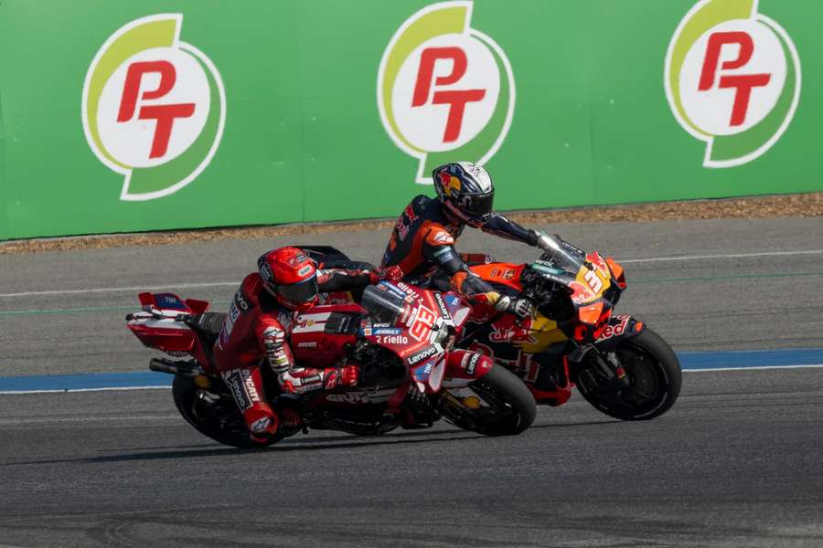 Marc Márquez (links) schied vorzeitig aus. Marc Márquez (links) schied vorzeitig aus.